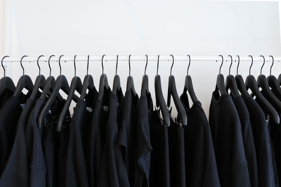 Effortless Style: Minimalist Wardrobe Hacks for Busy Professionals